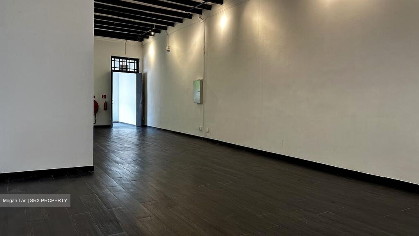 Hoa Nam Building (D8), Shop House #526441211